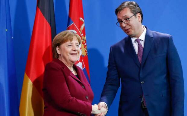 Президент Сербии Вучич прогнулся перед Меркель