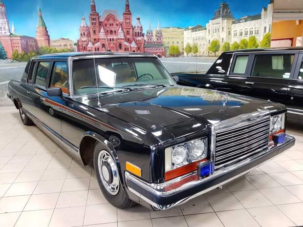 Отреставрированный ЗИЛ-41051 министра обороны СССР — автомобиль был служебным, поэтому ему полагались проблесковые маячки авто, автомобили, автомузей, зил, зис, музей, олдтаймер, ретро авто