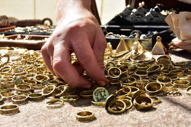 Двое крымчан ограбили ювелирный магазин на 9 млн рублей