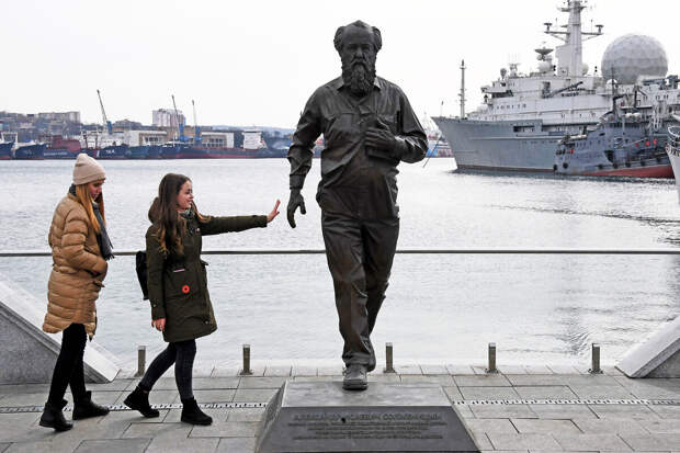 Памятник Солженицыну перенесут из центра Владивостока