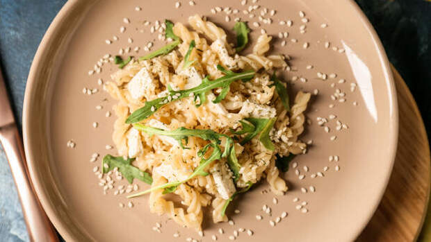 Как накормить школьника ужином без споров: паста с соусом из цветной капусты