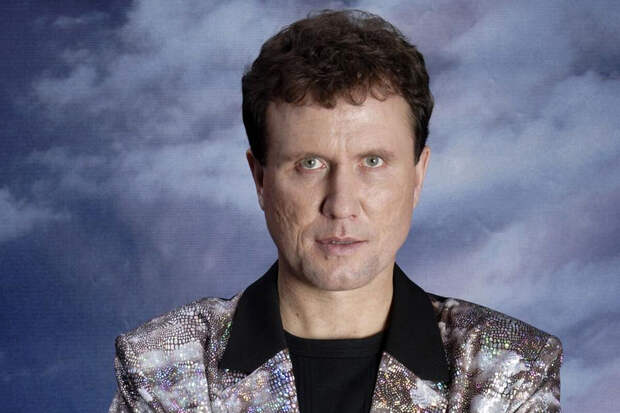 Суд признал певца Дроздова бывшим солистом ВИА "Синяя птица"