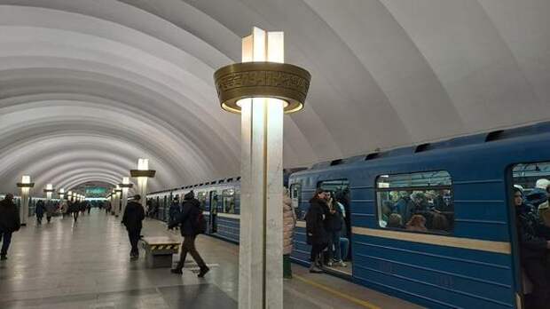 В Петербурге в 2024 году завершат строительство трех станций метро