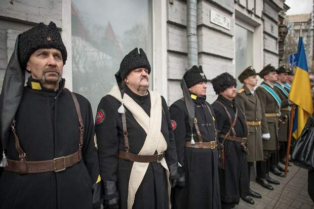 В Киеве призвали декоммунизировать ВСУ, изгнав «советских офицеров»