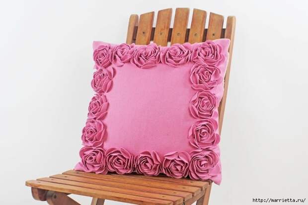 Красивые подушки с цветами из фетра. Идеи и мастер-класс (25) (700x467, 154Kb)