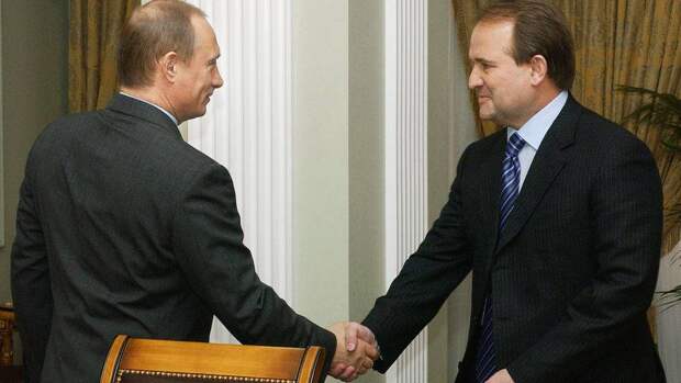 Путин оценил политические стремления Медведчука в ходе встречи на ВЭФ Путин оценил политические стремления Медведчука в ходе встречи на ВЭФ