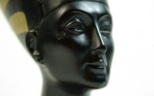 После многих лет поиска нашли останки Нефертити