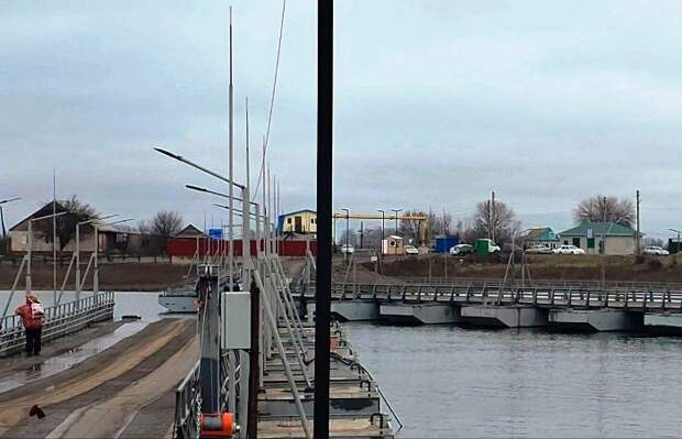 На юге Астраханской области из-за непогоды возникли проблемы с работой понтонных мостов и переправ