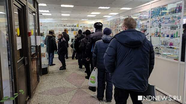 «Гоняют, как собачек»: льготники Екатеринбурга теряют часы в очередях за лекарствами, которых нет