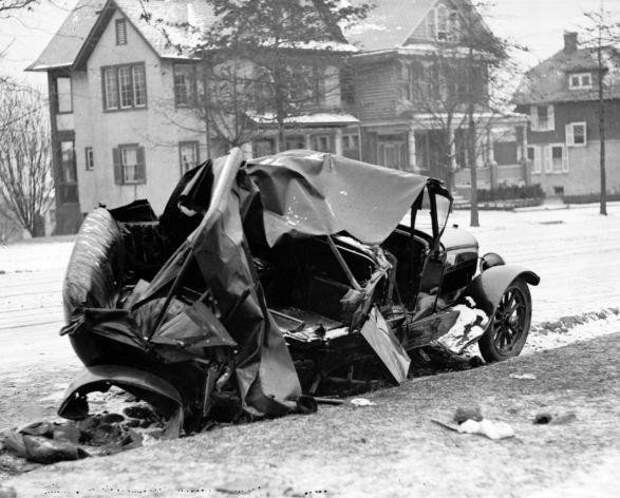Фотографии аварий в годы, когда автомобилей было довольно мало