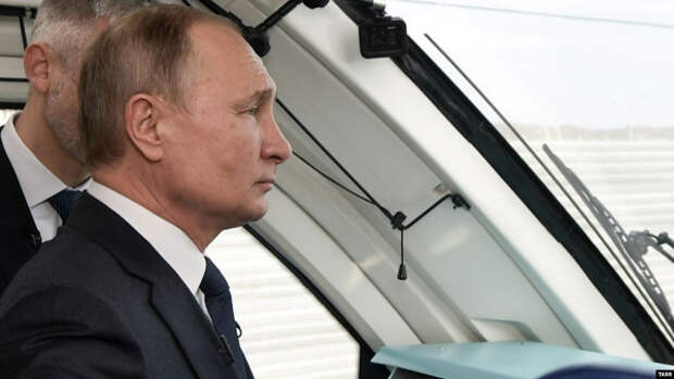 Владимир Путин поблагодарил военных моряков за проведенные учения в Черном море 