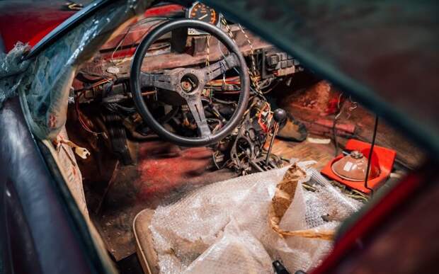 Ferrari 308 GTSi 1982 года — действительно особенная находка в сарае