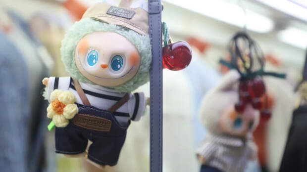 В Курской области осудили мужчин, укравших десятки игрушек из автомата