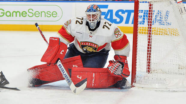 Бобровский поднялся на седьмое место по числу побед среди вратарей в НХЛ