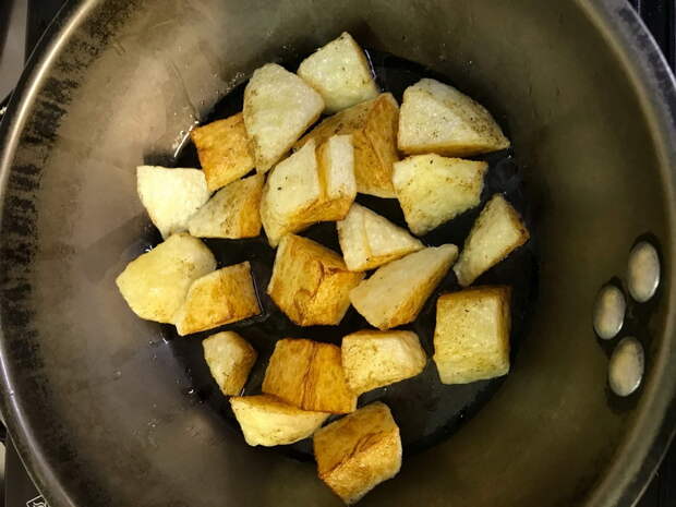 Грузинская жгучая скоблянка - казалось бы, просто обжаренное мясо с овощами, но получается бесподобно