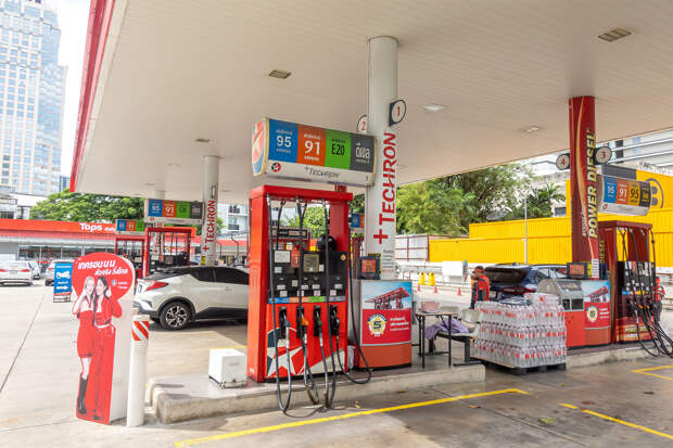 Россияне выстроились в очереди за бензином в Азии