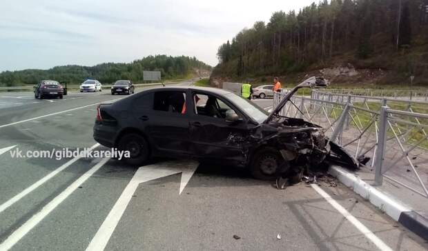 Трое детей попали в серьезное ДТП на трассе в Карелии