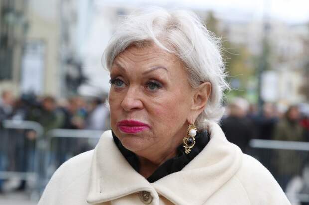 «Счастлива, что его сейчас сдвинут»: Поргина высказалась о решении Богомолова покинуть Школу-студию МХАТ