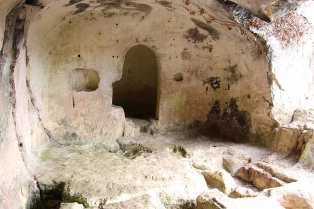 Пещерный храм близ села Ланьо. Фото: orthodoxspain/flickr.com