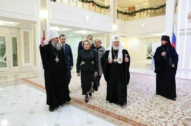 Матвиенко поблагодарила РПЦ за помощь в подготовке школьных учебников