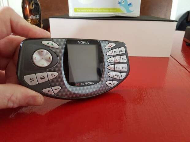 13. Смартфон Nokia NGage, выпускавшийся с 2003 по 2005 год, поразил всех своим странноватым дизайном и потрясающе неудобным расположением кнопок trend, в мире, вещи, инновация, музей, неудача