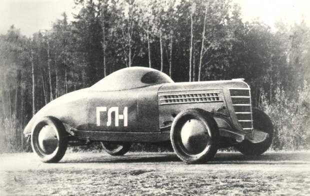 Первый советский гоночный автомобиль.