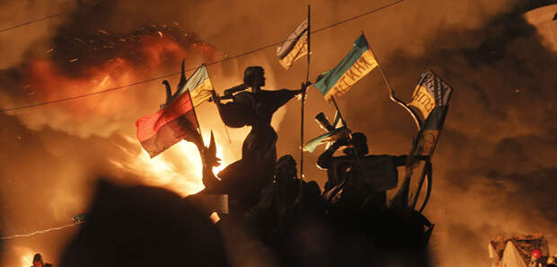 Горящие костры на площади Независимости в Киеве, архивное фото