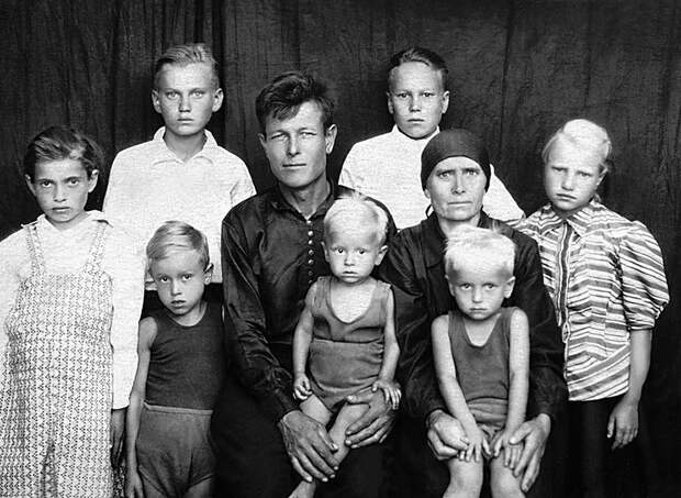 Семейный портрет на фоне 20 века (ФОТО)
