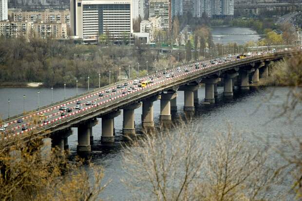 Сбили звёзды — рухнет мост: «декоммунизация» академика Патона по-киевски