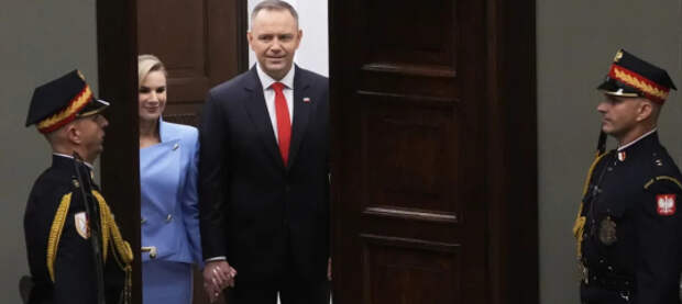 «Убийцы и дегенераты!». Президент Польши Кароль Навроцкий поддержал депортацию участников бандеровского шабаша в Варшаве