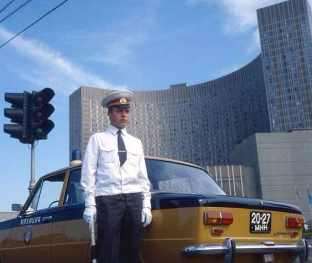 Постовой ГАИ у гостиницы Космос. Москва, 1980 год СССР, детство, ностальгия, подборка