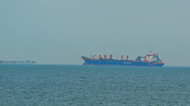 Захарова: судоходство в Персидском заливе фактически приостановлено