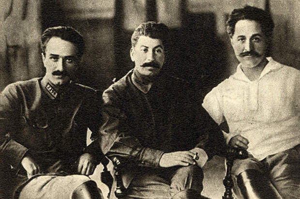 1924 г. Анастас Микоян, Иосиф Джугашвили (Сталин) и Григорий ( Серго ) Орджоникидзе