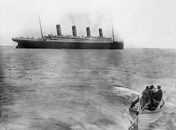 Фотография «Титаника» с отходящего судна Фотография «Титаника» с отходящего судна история, кадр, лайнер, люди, титаник, фото