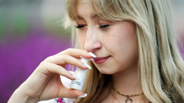 Легко начать — сложно остановиться: чем опасно частое использование спреев для носа