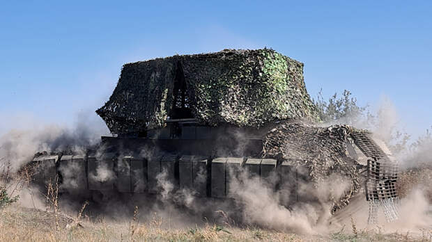 Экипажи Т-80БВ уничтожили опорный пункт ВСУ. Лучшее видео из зоны СВО