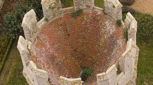 Странные башни собора Эли в Великобритании