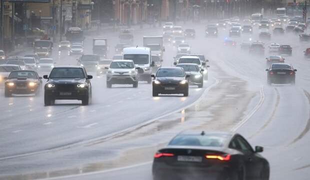 Автомобилистов предупредили о дожде на дорогах до утра 15 мая