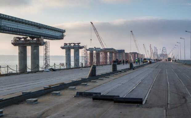 Весь апрель работы шли на полную катушку. Фото: пресс-служба Крымского моста.