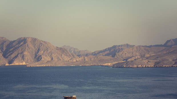 Politico: нефтяники опротестовали плату за проход через Омурзский пролив