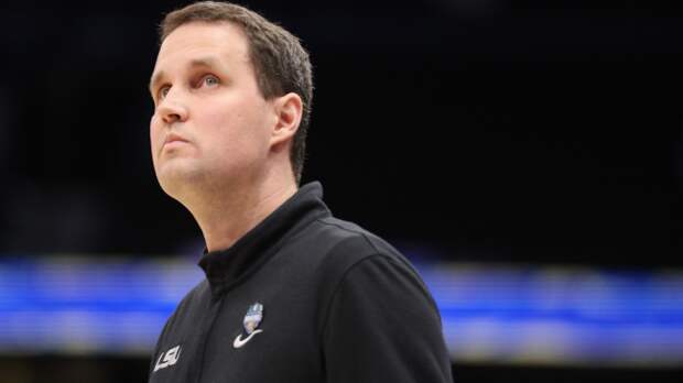 Will Wade looks on from the sidelines.