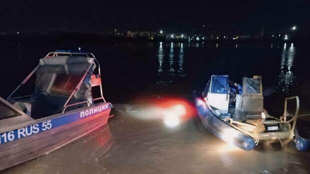 Два человека насмерть разбились на лодке в Омске