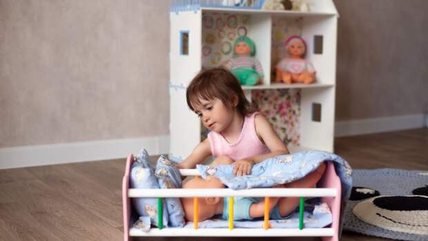 Психологи доказали: игра в куклы делает детей устойчивее к жизненным трудностям
