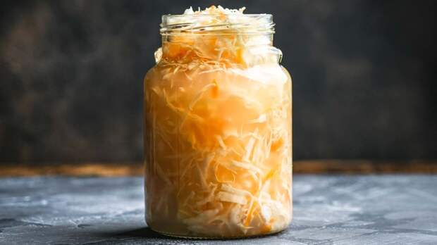 Ошибки, которые нельзя допускать: почему рассол квашеной капусты становится тягучим и мутным