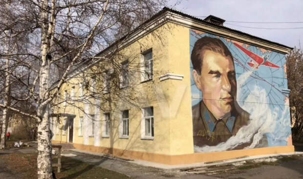 В Кемерове продают здание с Героем СССР