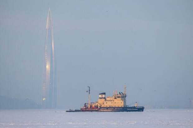 Российские ледоколы пришли на помощь финским судам в Финском заливе