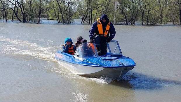 Уровень реки Иртыш в омском Усть-Ишиме на 49 см превысил критическую отметку