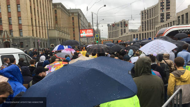 Митинг-концерт в Москве не тянет на серьезную политическую акцию, заявил Гаспарян 