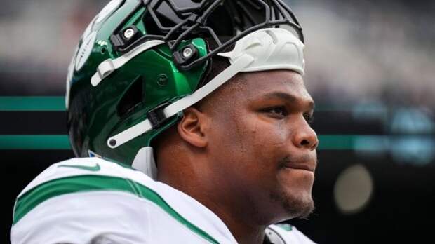 Jets DT Quinnen Williams Goes To Bat For Zach Wilson