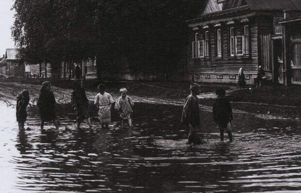 Город полностью ушел под воду. / Фото: smolbattle.ru 